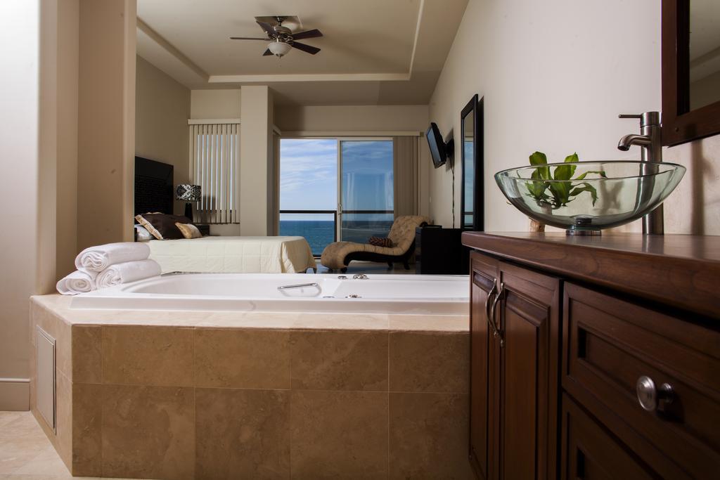 Playa Bonita Luxury Suites 로사리토 객실 사진